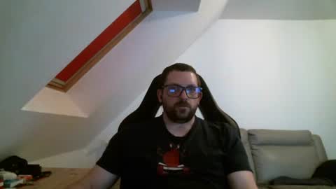 Snapshot of malou2927 chatting on April 12, 8:58 pm breton online show from April 12, 8:58 pm