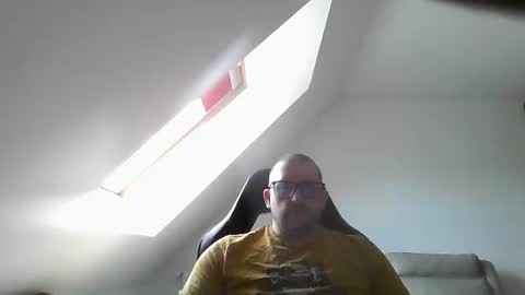 Snapshot of malou2927 chatting on April 18, 8:29 am breton online show from April 18, 8:29 am