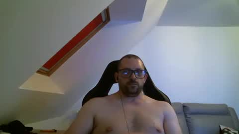 Snapshot of malou2927 chatting on April 25, 9:56 pm breton online show from April 25, 9:56 pm