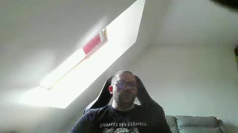 Snapshot of malou2927 chatting on May 1, 8:08 am breton online show from May 1, 8:08 am