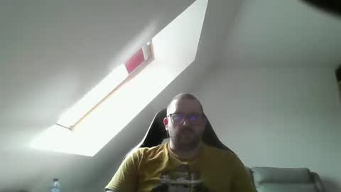 Snapshot of malou2927 chatting on May 3, 7:25 am breton online show from May 3, 7:25 am