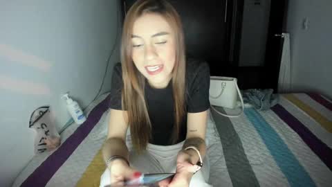 instagram  nueela   online show from December 5, 11:51 pm