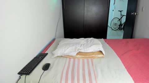 instagram  nueela   online show from January 5, 9:36 pm