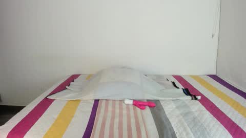 instagram  nueela   online show from November 1, 12:12 am