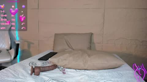 malulopez online show from February 18, 1:10 am