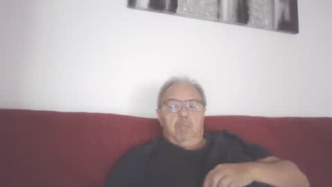 Snapshot of mambow99 chatting on March 1, 8:31 pm OLDMANFREE online show from March 1, 8:31 pm