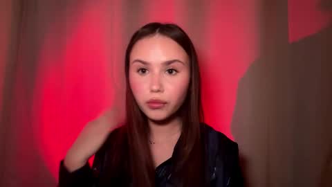 Mia Davis online show from February 21, 8:10 pm