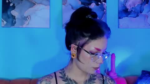   online show from November 19, 5:02 pm