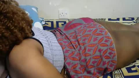 mamuuu_ online show from December 17, 9:04 am