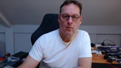 Snapshot of man2havefun chatting on December 24, 9:17 am man2havefun online show from December 24, 9:17 am
