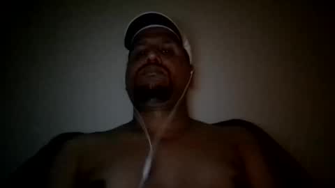 Snapshot of man_new chatting on February 8, 12:06 am Man new online show from February 8, 12:06 am