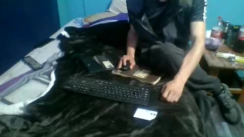 Snapshot of man_uel76 chatting on December 23, 3:59 am man_uel76 online show from December 23, 3:59 am