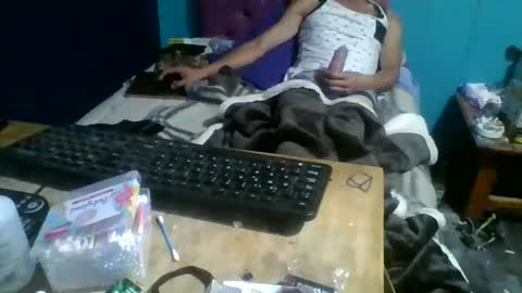 Snapshot of man_uel76 chatting on January 31, 7:11 pm man_uel76 online show from January 31, 7:11 pm