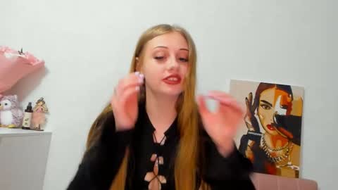 Snapshot of mandi_fox chatting on April 9, 5:07 pm mandi_fox online show from April 9, 5:07 pm