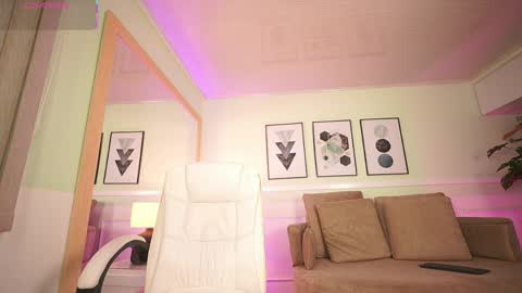 Snapshot of mandycollins_ chatting on April 1, 11:33 am Mandy Collins online show from April 1, 11:33 am