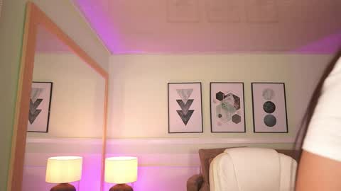 Snapshot of mandycollins_ chatting on April 4, 11:40 am Mandy Collins online show from April 4, 11:40 am