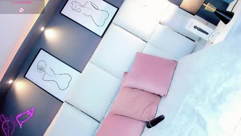 manellyksparklee online show from May 15, 1:29 pm