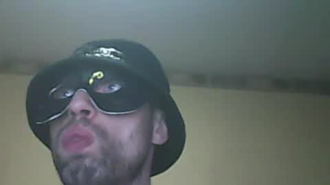 Snapshot of maniakruls chatting on February 3, 2:53 am maniakruls online show from February 3, 2:53 am