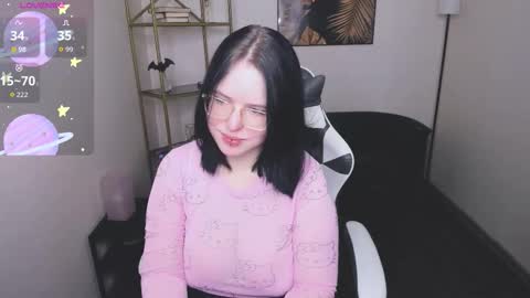 manic_pixie_ online show from December 4, 4:05 pm