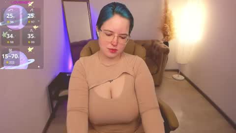 manic_pixie_ online show from May 10, 3:28 pm