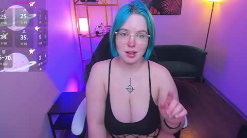 manic_pixie_ online show from May 20, 3:40 pm