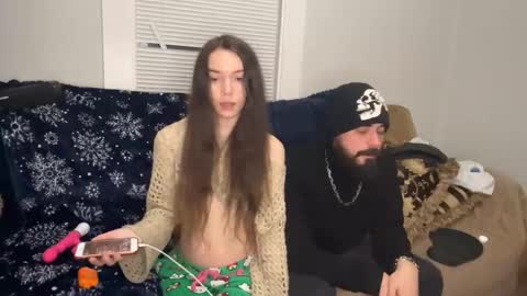 Snapshot of manicpixiedreamfrog chatting on January 9, 3:42 am manicpixiedreamfrog online show from January 9, 3:42 am