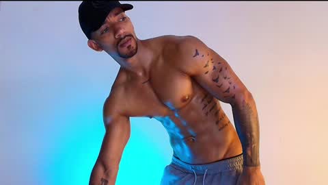 Manolo Hot 1 online show from December 4, 2:37 pm