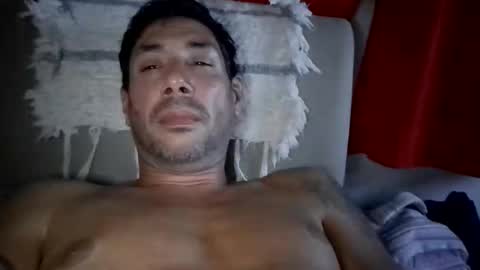 Snapshot of manu12ago chatting on March 19, 3:21 am manu12ago online show from March 19, 3:21 am