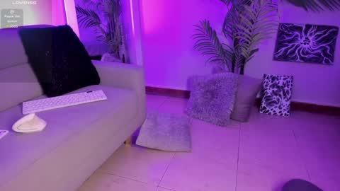 Snapshot of manu_velez_ chatting on December 19, 2:13 pm Manu Velez online show from December 19, 2:13 pm