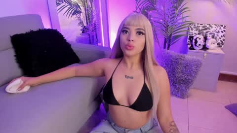 Snapshot of manu_velez_ chatting on December 30, 1:58 pm Manu Velez online show from December 30, 1:58 pm