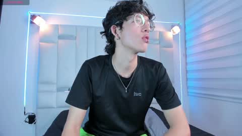 Manuel online show from December 20, 7:39 pm