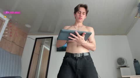 Snapshot of manucute_23_ chatting on December 13, 5:21 pm manucute 23 online show from December 13, 5:21 pm