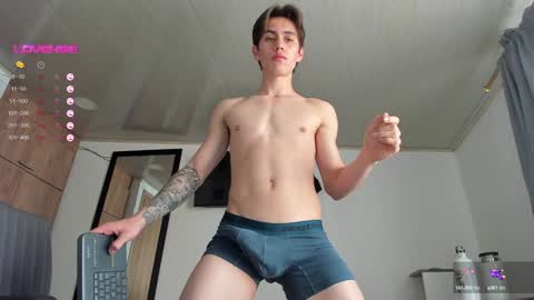 Snapshot of manucute_23_ chatting on December 17, 2:44 pm manucute 23 online show from December 17, 2:44 pm