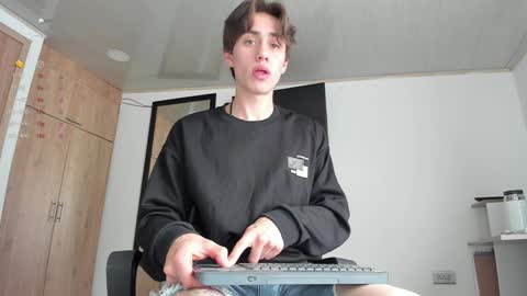 Snapshot of manucute_23_ chatting on January 2, 4:35 pm manucute 23 online show from January 2, 4:35 pm