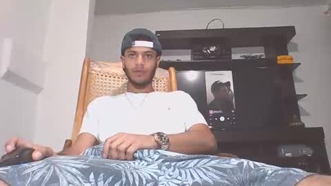 Snapshot of manuel444rl chatting on February 27, 1:59 am Manuel RL online show from February 27, 1:59 am