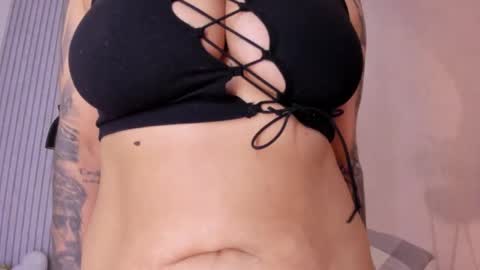 Snapshot of manuela_montes_ chatting on March 30, 11:44 am manuela_montes_ online show from March 30, 11:44 am