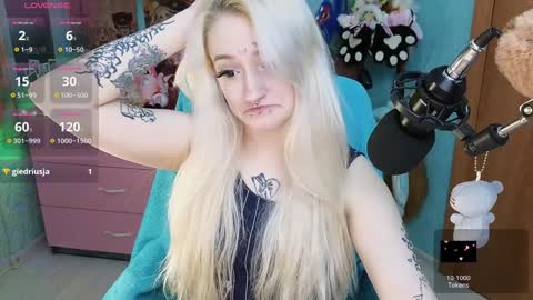 Manuela online show from December 12, 8:21 pm