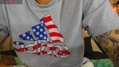 Snapshot of manuelr77 chatting on March 8, 4:27 am Manuel online show from March 8, 4:27 am