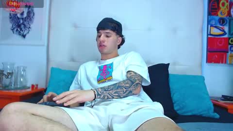 Snapshot of manuelr77 chatting on March 18, 4:37 am Manuel online show from March 18, 4:37 am