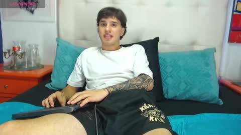 Snapshot of manuelr77 chatting on March 21, 8:19 am Manuel online show from March 21, 8:19 am