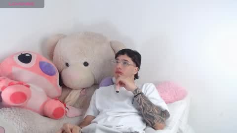 Manuel online show from May 15, 10:50 pm