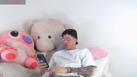 Manuel online show from May 15, 11:01 pm