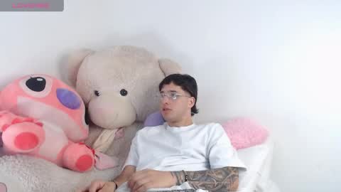 Manuel online show from May 15, 11:23 pm