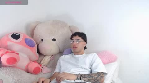 Manuel online show from May 15, 11:34 pm