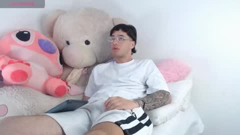 Manuel online show from May 15, 11:56 pm