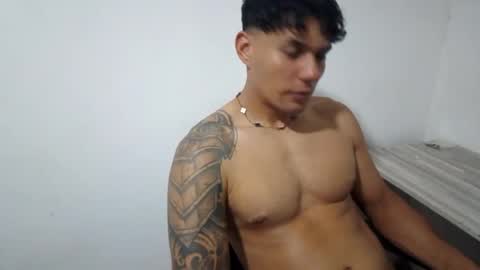 manuelvillarreal318 online show from August 10, 4:05 am