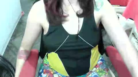 Snapshot of manuescarlate13 chatting on March 6, 5:04 am Manu Escarlate online show from March 6, 5:04 am