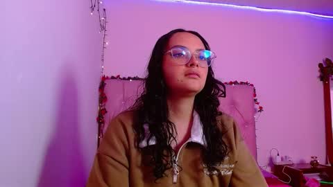 Snapshot of manumeow_ chatting on December 22, 10:40 pm Manu online show from December 22, 10:40 pm