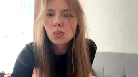 Snapshot of maoneild chatting on April 2, 10:24 am Alice online show from April 2, 10:24 am