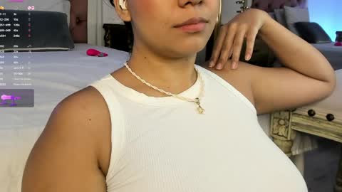 Snapshot of mara_betancurt chatting on April 3, 3:54 pm Mara online show from April 3, 3:54 pm